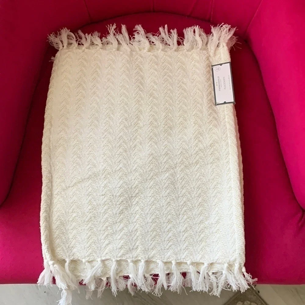 Threshold placemats pack of‎ 4 new with tags white shimmer gold fringe boho